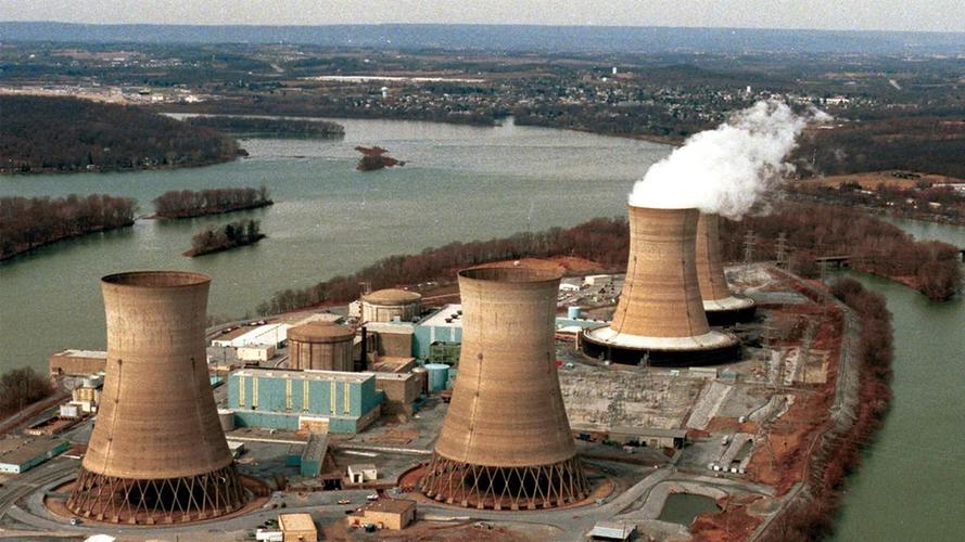 Coal to Uranium: Contrasting the Fundamental Differences between Conventional and Modern Nuclear Power Plants 