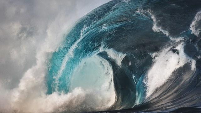 Harnessing the Ocean's Power: What is Tidal and Wave Energy? 