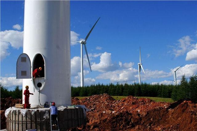 How Much Power Do Wind Turbines Produce? 